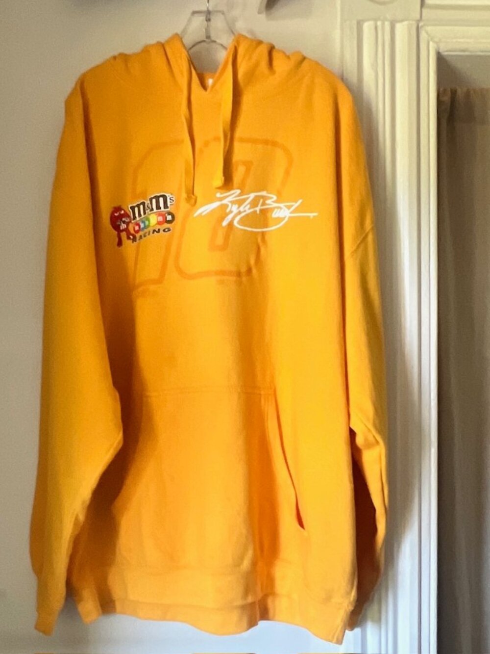 NASCAR -Kyle Busch- 18 -m & m's racing-size 2XL l/s hoodie -good condition